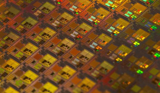 存儲(chǔ)芯片年漲七成不算完：AI需求接棒，大廠持續(xù)加注(圖1)