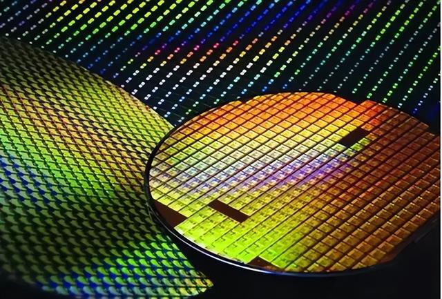 2024年，中美7月芯片出口額斷崖差距：美國(guó)154億，中國(guó)是多少？(圖6)